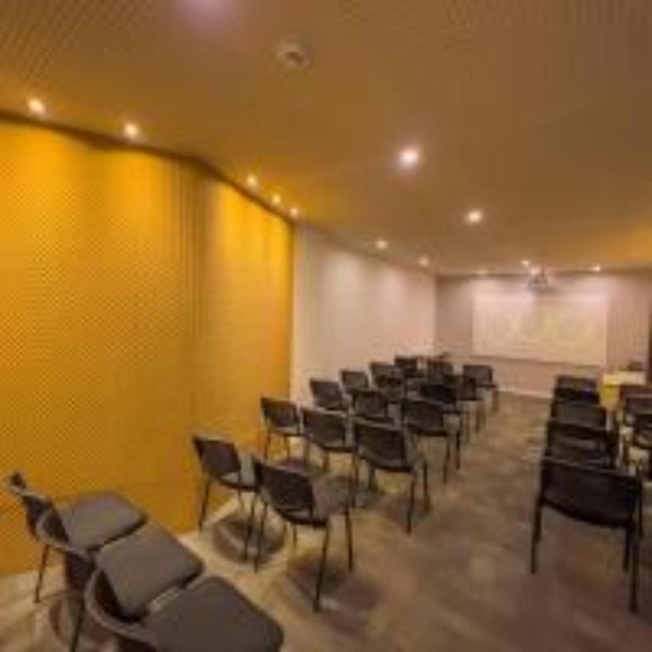 Quo Quality Hotel Manizales Ngoại thất bức ảnh The interior of the lecture room
