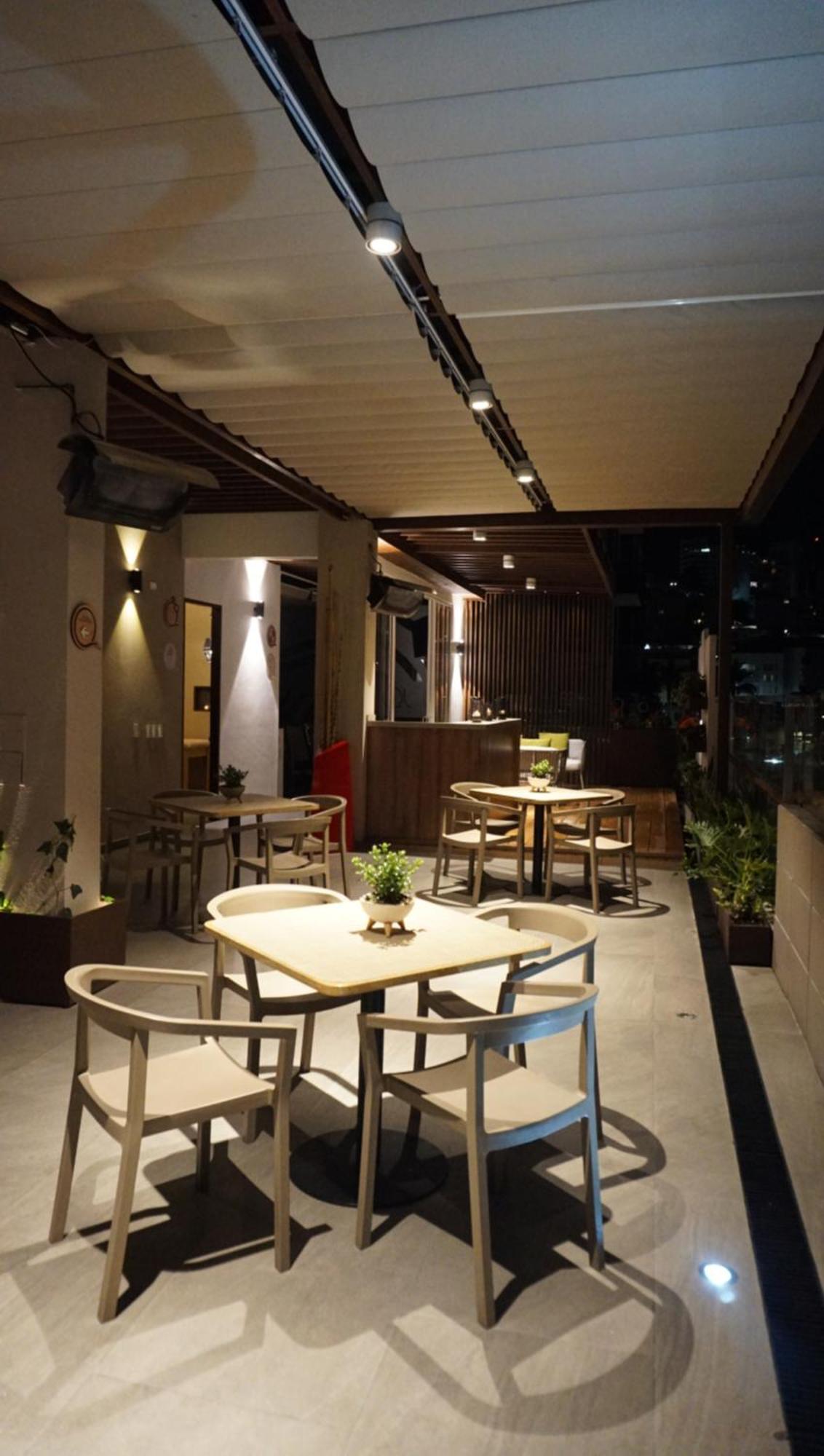 Quo Quality Hotel Manizales Ngoại thất bức ảnh The interior of a Starbucks in Taiwan