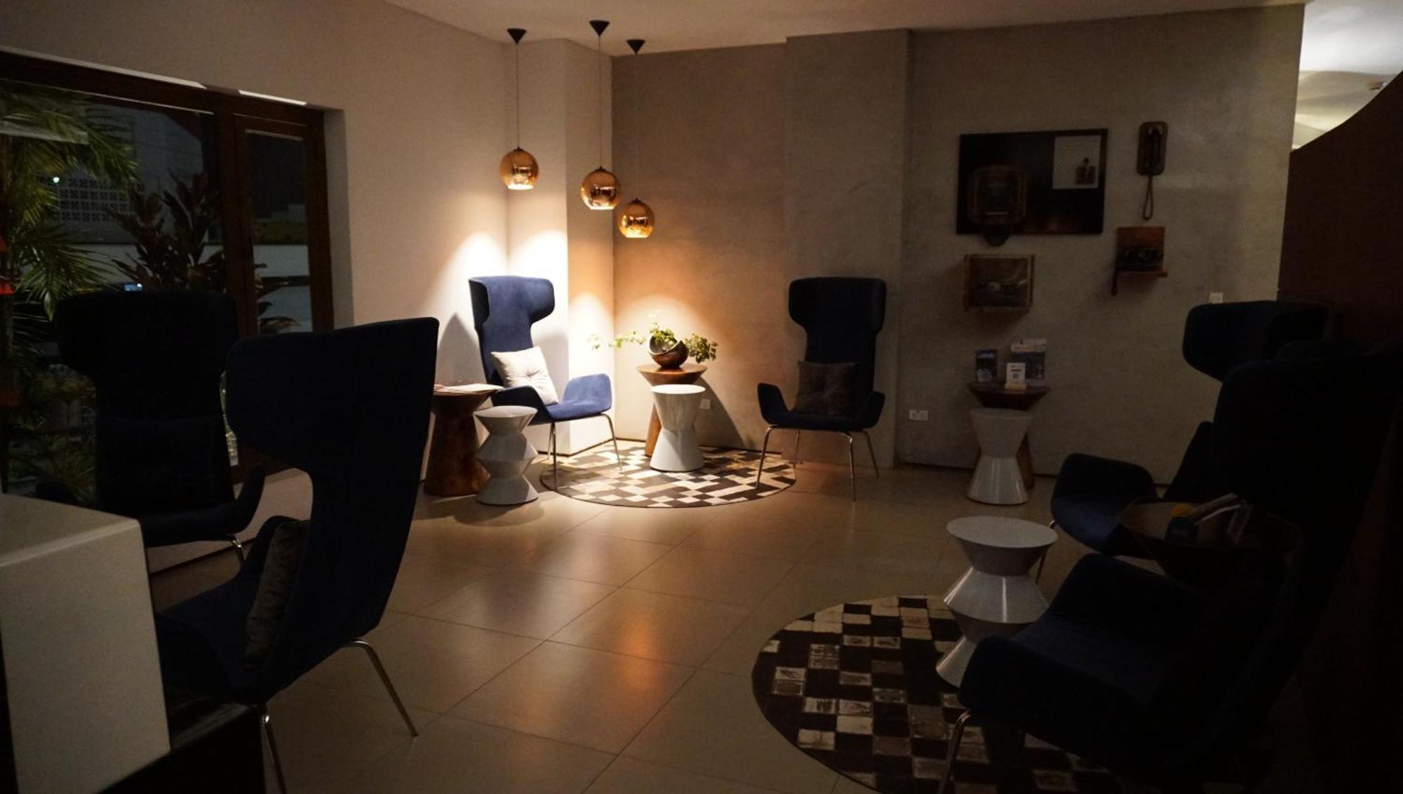 Quo Quality Hotel Manizales Ngoại thất bức ảnh Interior of the library