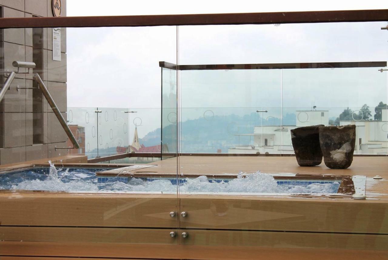 Quo Quality Hotel Manizales Ngoại thất bức ảnh A glass balustrade